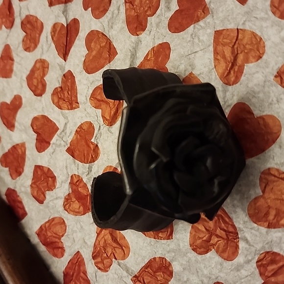Leather rose cuff bracelet in black, NWOT, unbranded. - Picture 3 of 5